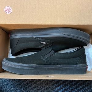 All black Vans